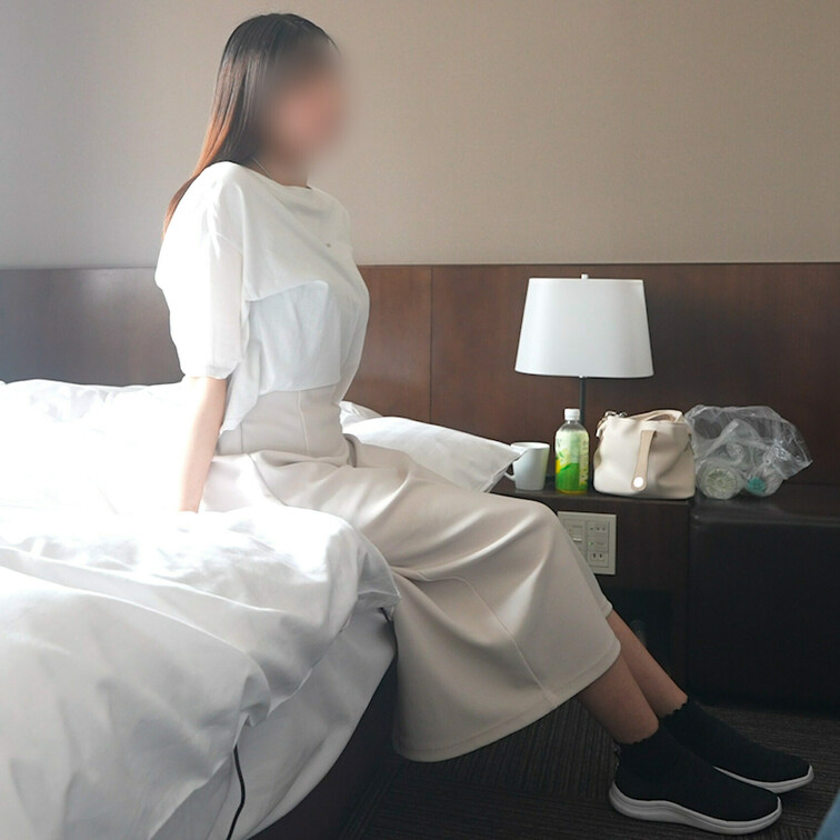 【お家での密会から2ヶ月。まだ卒乳出来てないお○○○さんとホテルで○○○乳&潮&唾液まみれえっち】（1時間51分）
