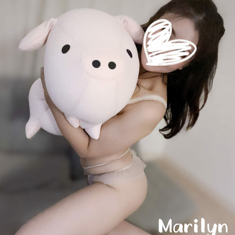 こんばんは💕
今夜はお気に入りクッションの🐖ちゃんと戯れてます₍ᵔ·͈༝·͈ᵔ₎笑

またえっちなの更新していきま