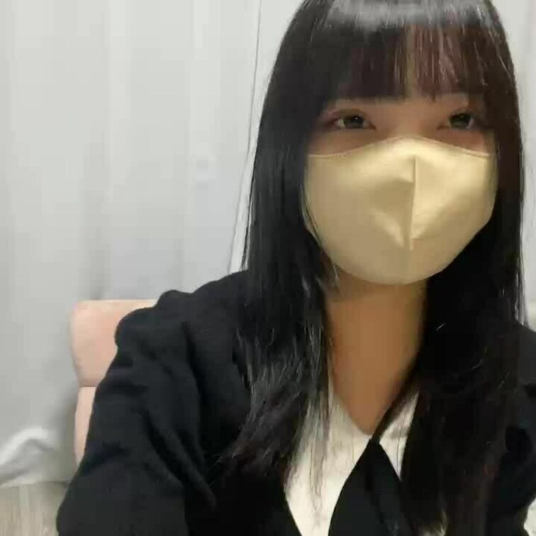 【なゆ 18 歳】

なゆさんのライブ配信動画です
生配信 だと、1 回の有料配信を視聴すると、おおよそ平均 5,
