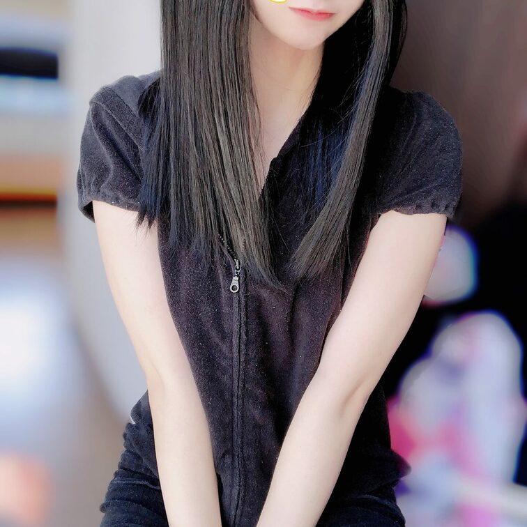 今日は部屋着♡
こんな部屋着の彼女どうですか…?