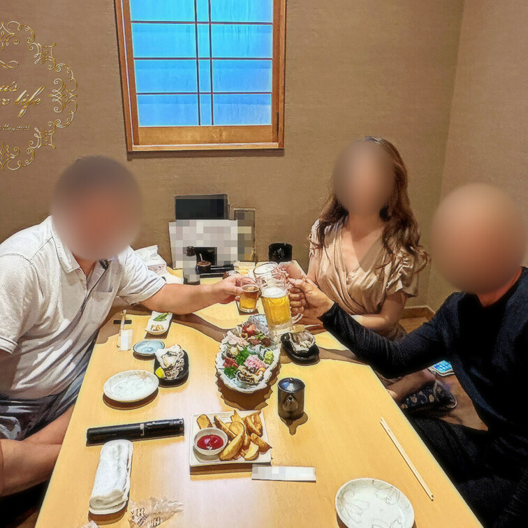 フォロワーさんとエロ飲みしちゃいました🎵
①～④計１５枚を本日12：00頃～応援プランに掲載します✨