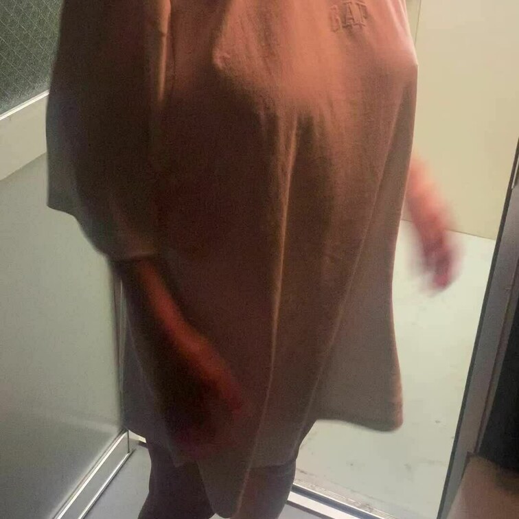 おはオッパイ！！
おっぱい出してみました☺️
危険なのって興奮するよね？
みんなはどこでエッチするのが興奮する？🥰