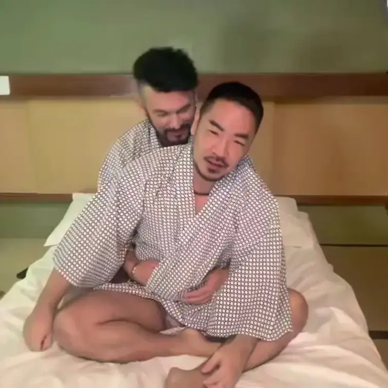 ハーフイケメンのビデオモデルKENJI君とのコラボ動画です。