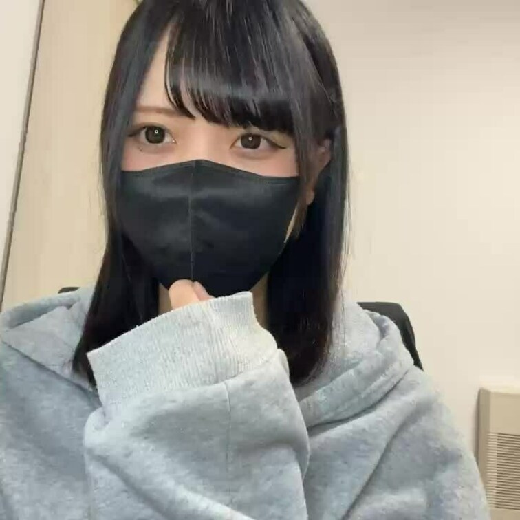 【りん 18 歳】

りんさんのライブ配信動画です
生配信 だと、1 回の有料配信を視聴すると、おおよそ平均 5,
