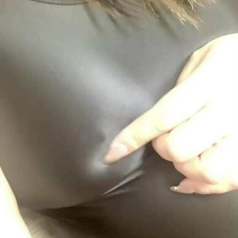 ピチピチレオタードに勃起乳首🍒