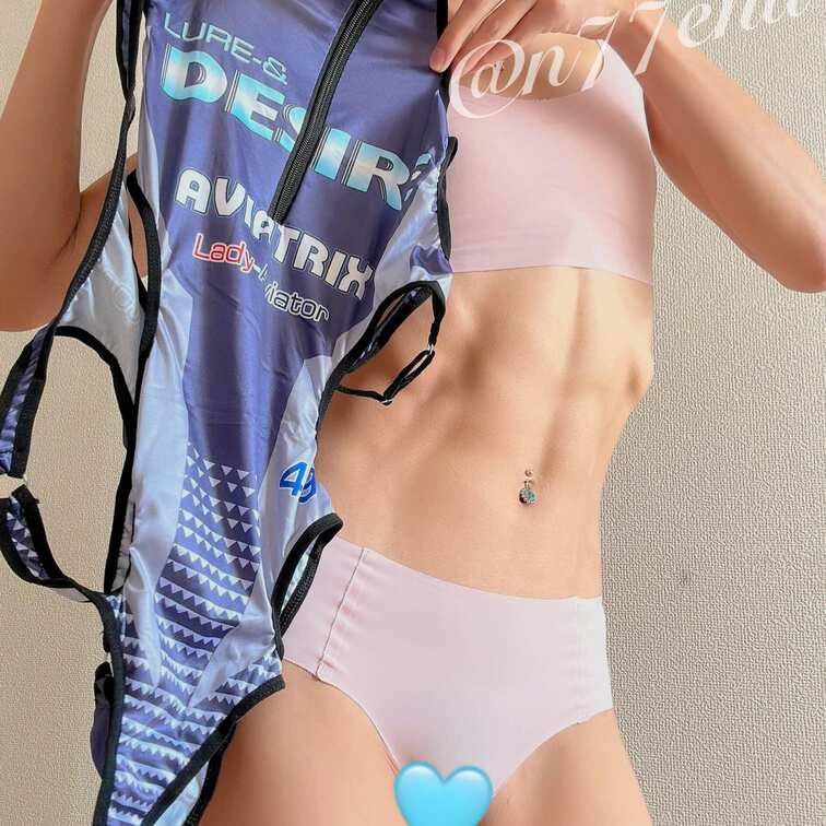 競泳水着新しいのをフォロワー様が恵んでくれました🥺💓
 けど競泳水着でお股の部分がホック!?😳
 さっそく初試着して