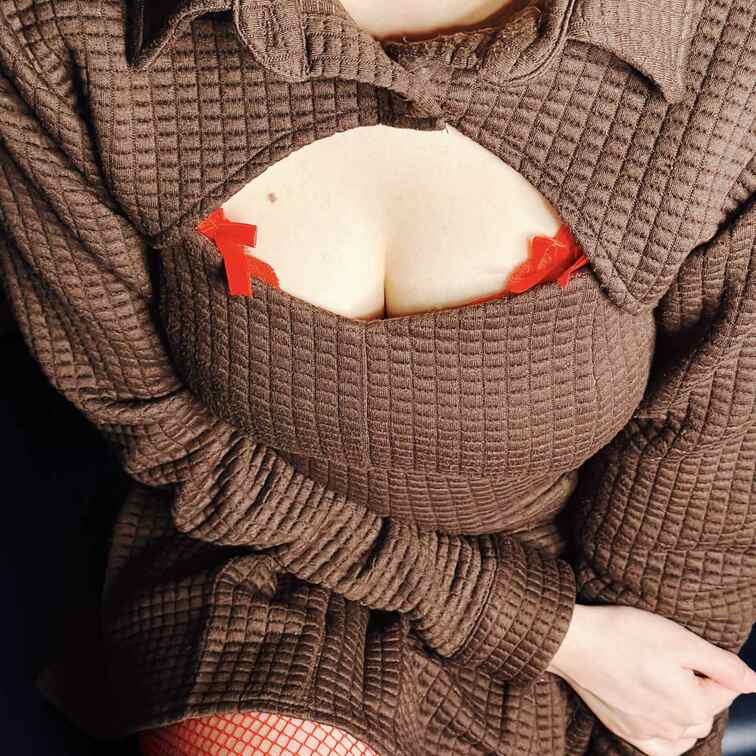 初投稿です！

ふわふわましゅまろＩカップのゆあちーさん！
伝説セクシー女優『紗倉○な』そっくりで
あまりの可愛