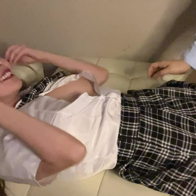 親友にくすぐられて、気持ちよくなっちゃいました🫣💓