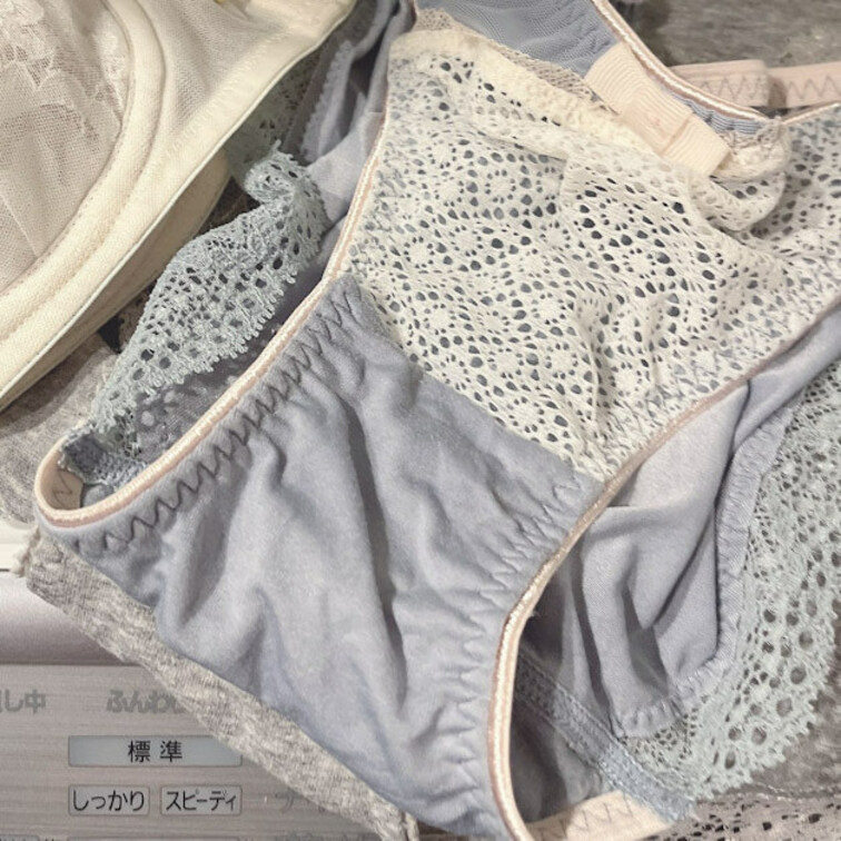 洗濯機の上に置いた....私のぱんつ❤️

悩んでること！
えち写真の公開範囲をプラン加入者のみ
に制限したいん