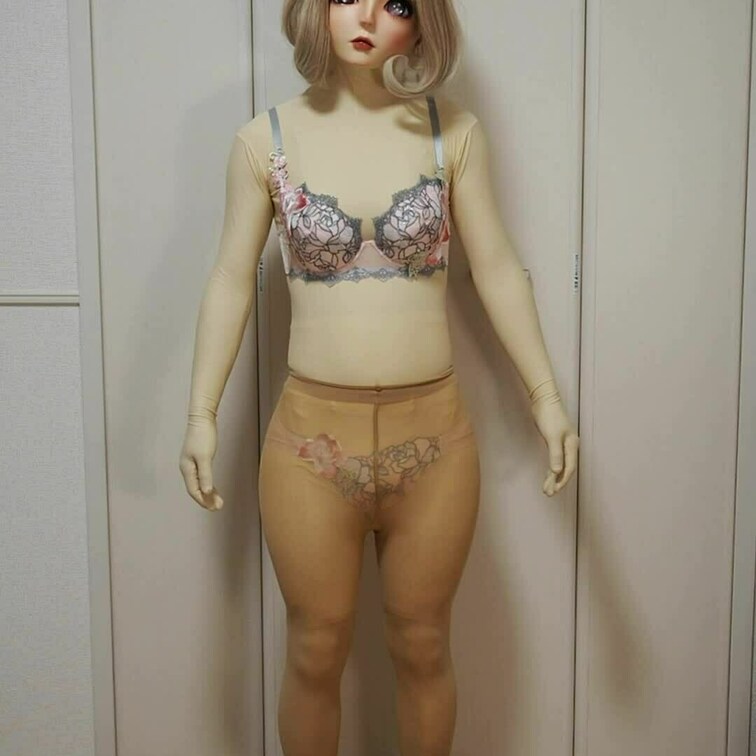 着ぐるみでストッキング脱ぎした動画です