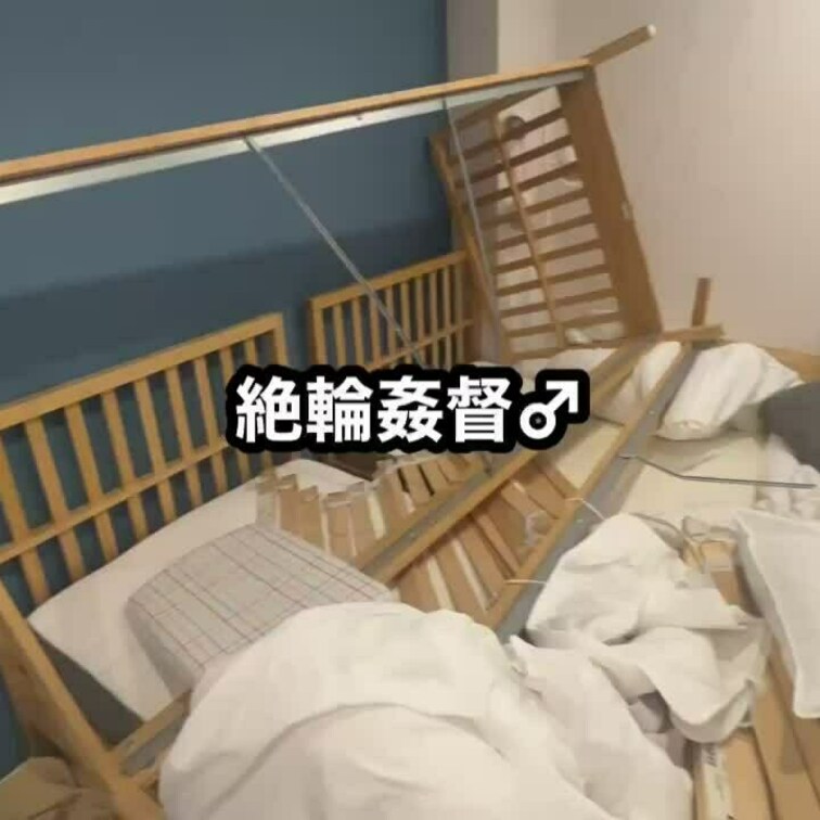 元AV爆乳女優。シンママで引っ越し準備で、生活困窮の為に生中出し乱交。決行！！
最初はオヤジたちのチンポを嫌がっていた