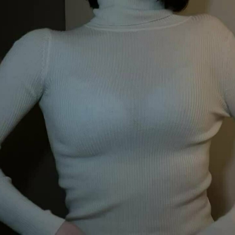 ニット越しにもわかる美巨乳の彼女の毎日送ってくるおっパイです😁

彼女を晒す事で興奮します。
いいね👍で晒し欲が増