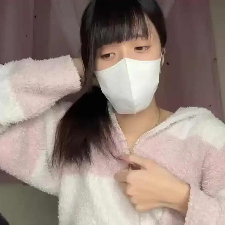 【みれい 20 歳】

みれいさんのライブ配信動画です
生ライブ配信だと、1 回の有料配信を視聴すると、おおよそ平