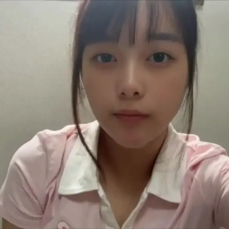 【ファン限定フル動画】🎁

テニスの部活終わりに家で汗臭いまま親に内緒で買った電マでオナニーしまくる女子大生。