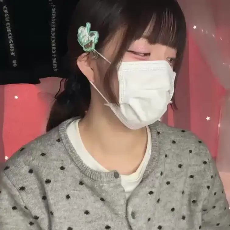 【みれい 20 歳】

みれいさんのライブ配信動画です
生ライブ配信だと、1 回の有料配信を視聴すると、おおよそ平