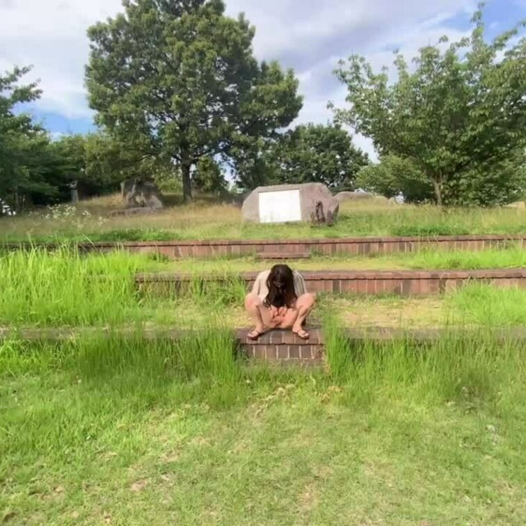 お外でおしっこ動画🔆🔆