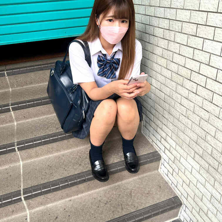 【個人撮影】　ギャル風の制服女子とP活_下品な音を響かせてセルフイラマするドMビッチ
