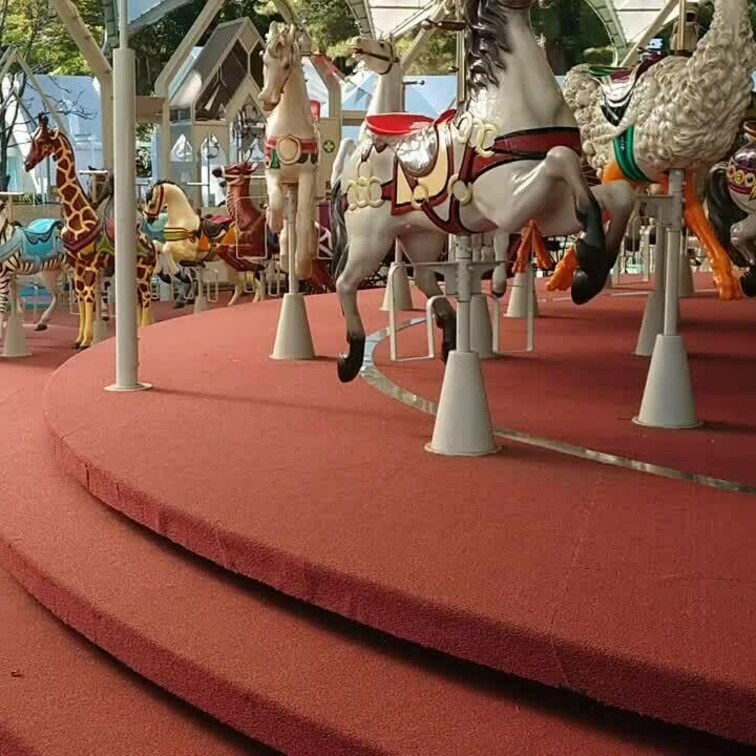 いい歳してメリーゴーランド(^o^)
たまには遊園地デートも良いですね🎵

