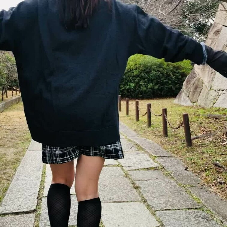 お尻散歩🍑レーシーな黒パンツです^_^