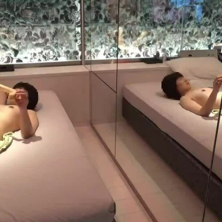 ベットに戻り再開フィニッシュです。
TVはポルノをかけてましたのでうるさくてすみません🙇