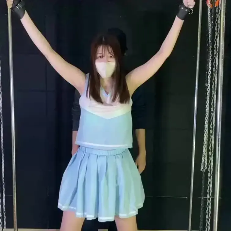 【チアコス女子大生、X字拘束で“笑いの限界”に挑戦！？】

元気いっぱいの女子大生が、くすぐりバイトで大苦戦…！
