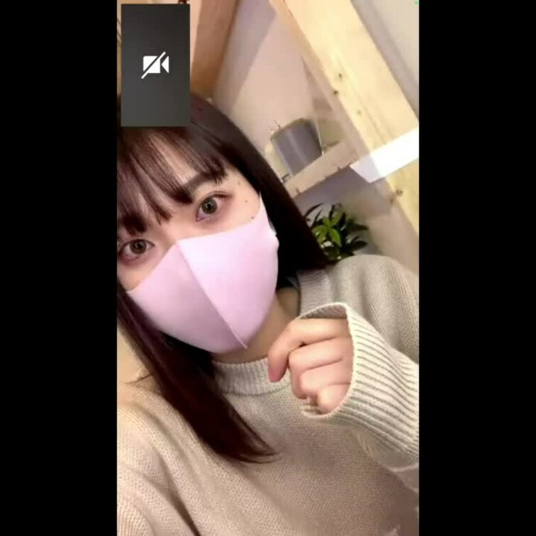 【Gカップ爆乳大学生 みな・顔出し！途中からマスクずらします！】の冒頭動画です。
https://myfans.jp/