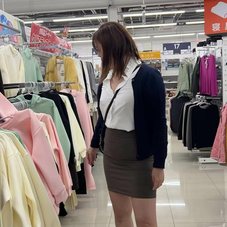 ⚠️ゴールドプレミアムプラン専用動画⚠️
買い物に付き合わせた御礼をくれた
隣の奥さん
仕事帰りのブラウスと妙にエ