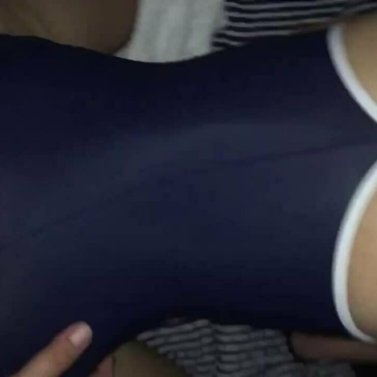 フットマークのスク水を着て後ろから激しく♡