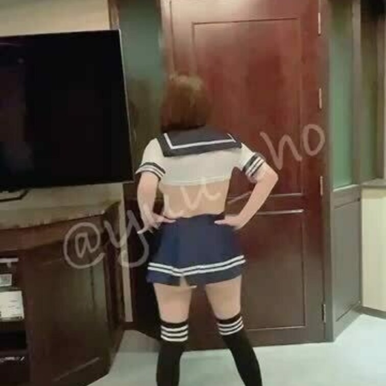 ふり向くな君は美しい
鼻フック、顔面輪ゴムのクソブサ顔で奇声発してます😂
Twitterに投稿しているものです。