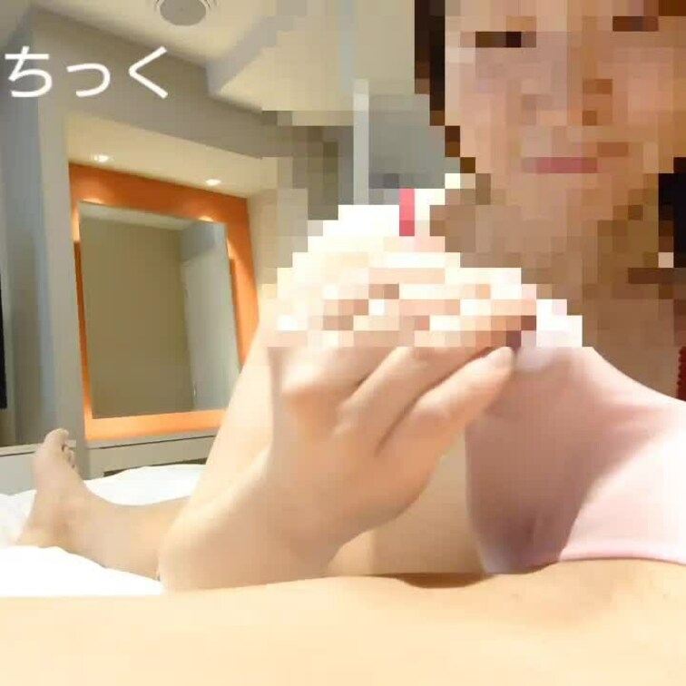 フェラ♥手コキ中心動画です。
14分弱のうち、12分くらいがねっとりフェラ♥手コキです。フェラ好きさんに♥
下着はピ