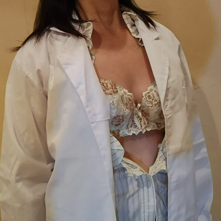熟女保健室先生


保健室先生白衣脱がされる
