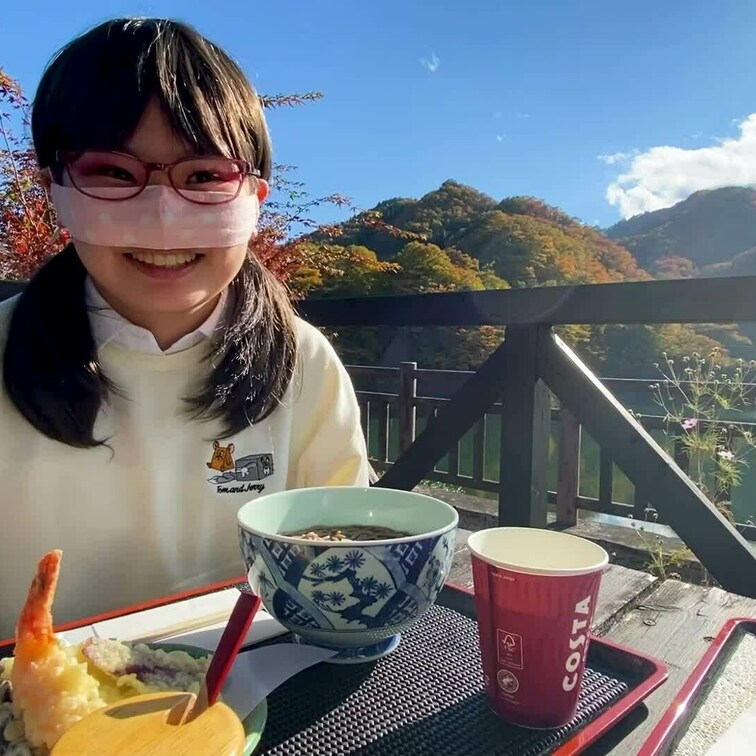 那須塩原へ紅葉狩り＆温泉
途中のもみじ谷大吊橋でお昼ご飯♪
天ぷらそばにしました

青空と紅葉が映えます😁