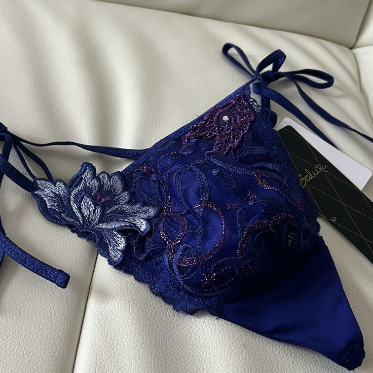 ワコール　メンズサルート　Tバックブリーフ（カラーKO）最近買った中では色がお気に入り🤩

まだ未着用でいつ着けよう