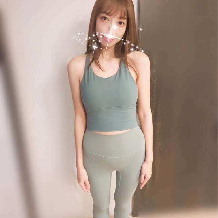 今日もファンの方にプレゼントしていただいた衣装で撮影しました😍
奥さんが欲しがっていた服で、早速普段からこの服を着て生