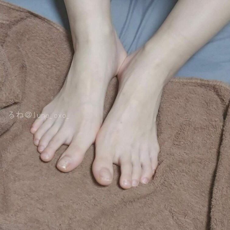 フットネイルぬりぬり♡