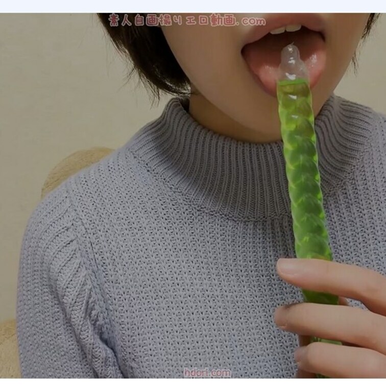 細いゼリーをエッチに食べてみたよ☆