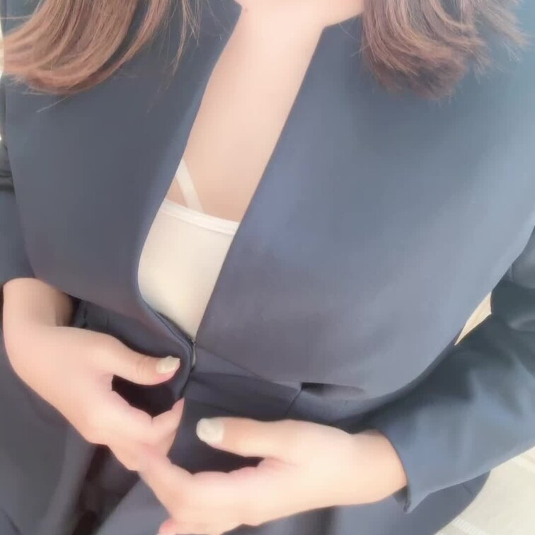 【♡】を押してから見てもらえると嬉しいです♡

お仕事中もムラムラするときあります..♡