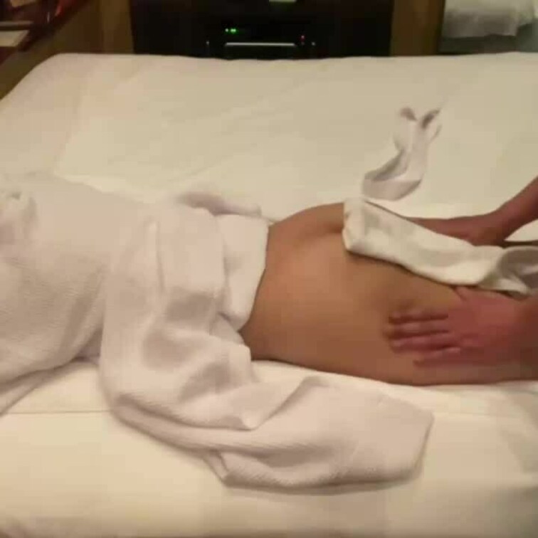 「オイルマッサージをして欲しくて…」と連絡をしてきてくれた20代半ばの夜職の女性

オイルマッサージをしながらこっそ