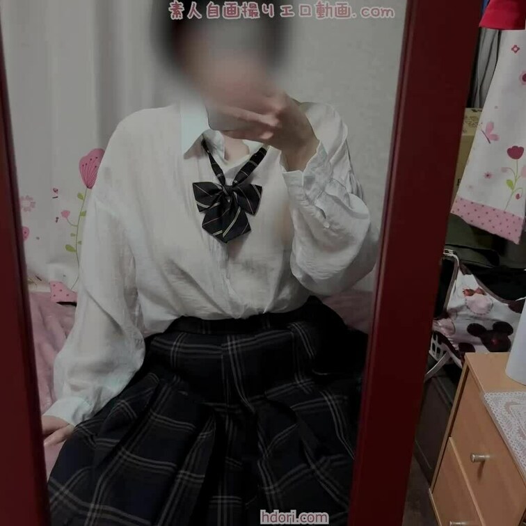制服でパンツの中に手を入れてもぞもぞしてきました☆
