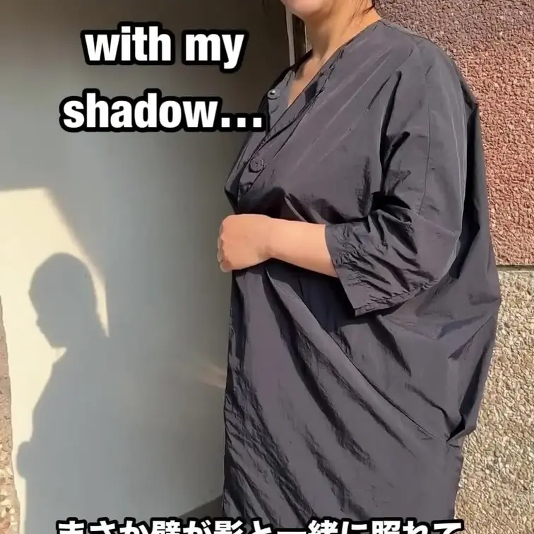 私が立つとどんな壁も鏡みたいになる理由…