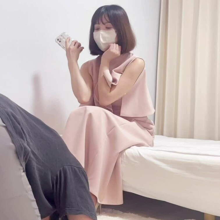 キャバ嬢嬢お王様がどれいに外出したての足舐めさせてワキも舐めさせてお虐めした！顔面騎乗/騎乗位/クンニ/手コキ