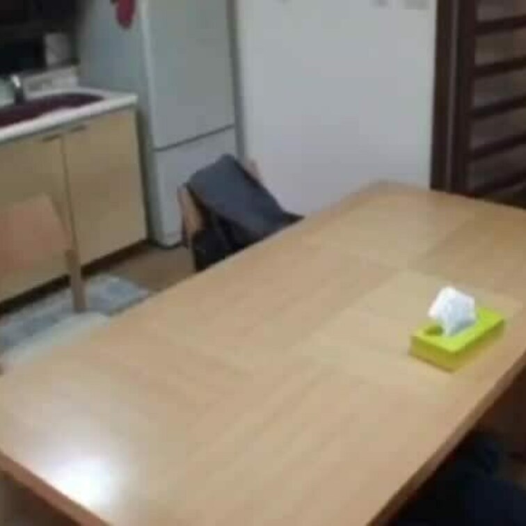 営業でミスしちゃってさぁ、お客さんのトコに謝罪に行ったらねぇ、誠意を見せろっていわれてぇ、服全部脱がされてぇ、クンニされ