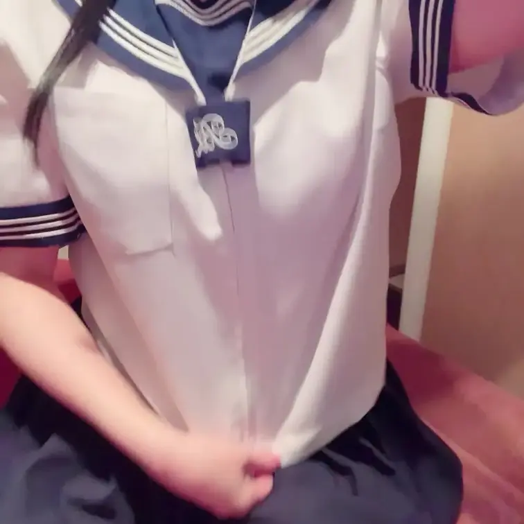 制服からボロン!