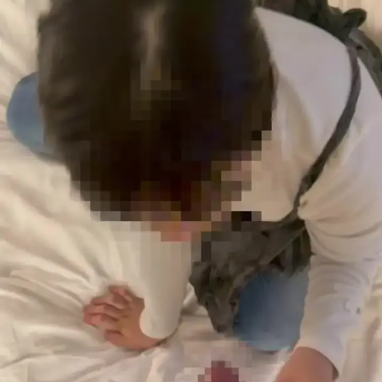 フェラ動画です。本当は苦手なんだけど喉奥まで使ってます。