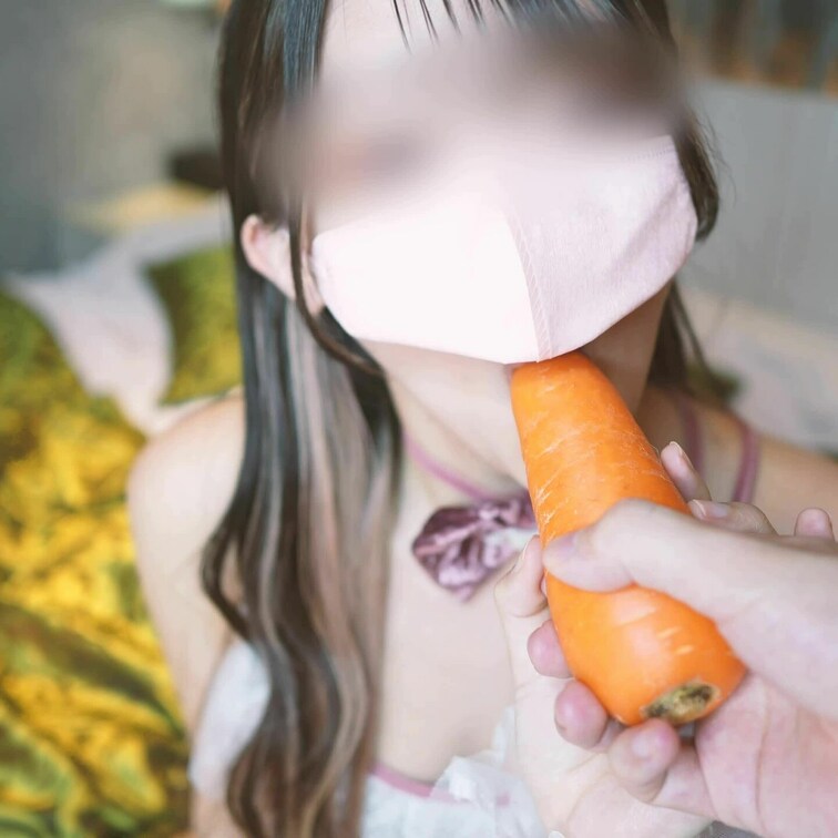 昨日アップした動画のサンプル動画です♡

にんじんと同じくらい太いまおちんをいつも食べてます🥕♡
終始気持ち良くて