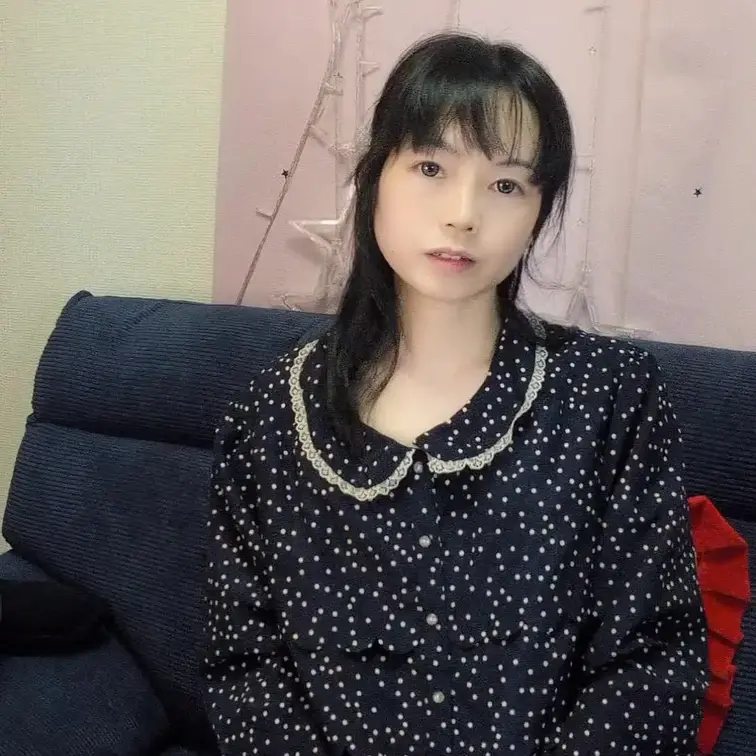 バニーの衣装を生着替え！
下着や胸ちらができるよ

軟体ポーズも見てね