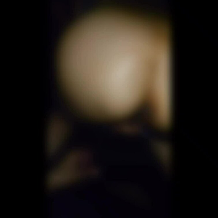 オナニー撮らせてって言われて見せてたら、生で挿れられちゃいました…(〃ω〃)💦
ダメなのに、気持ちよくなっちゃった…(