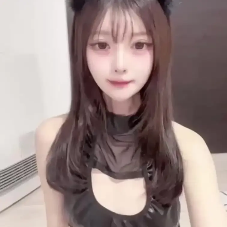 デビルちゃんコスの顔出しおなにー動画です♡😈

おしっこ我慢しながら撮ってたらがまんできなかったです；；
汚くごめ