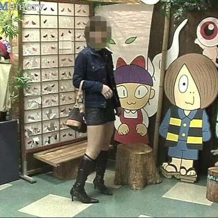 某大きなお土産施設です。ノーブラにシースルーとマイクロミニで展望台の方に行ってオナニーしてみたりしました。