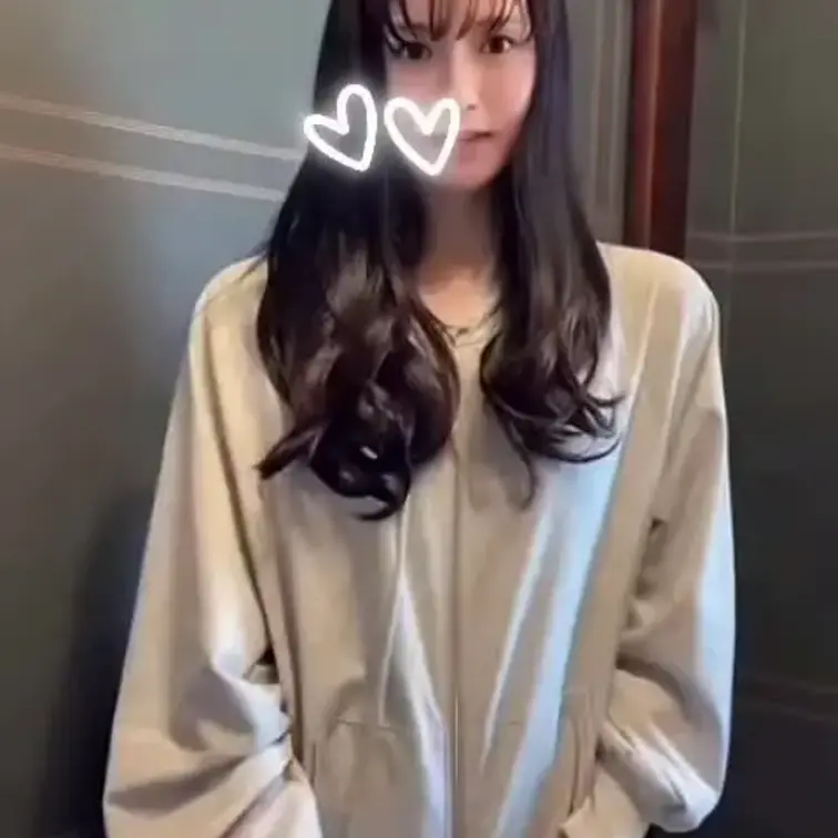 右上のいいねを押してから見てくださいね🐰🎀

私のくびれ、綺麗ですか…？